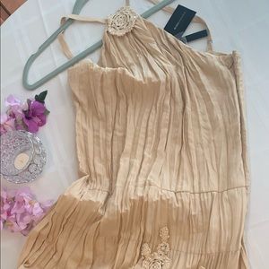 BCBG Silk dress in beige.Size 4 runs big can fit someone who wears size 6